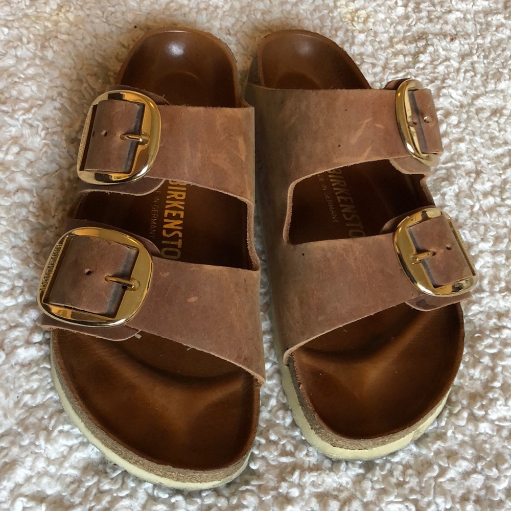 Brown leather big gold buckle Birkenstock’s - size 37 (6-6.5)